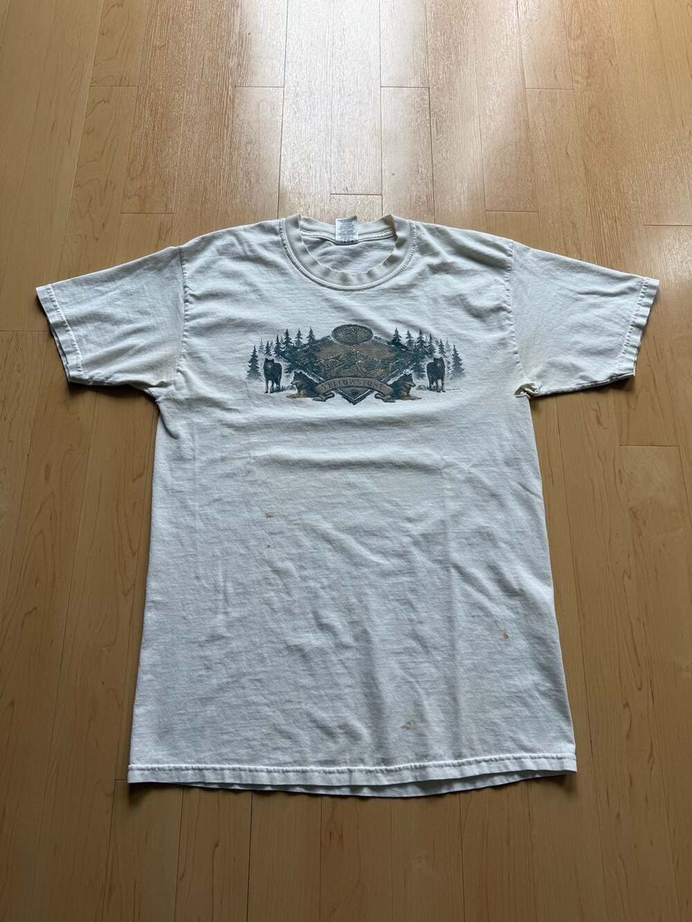 Thrashed Jerzees Yellowstone National Park Wolves Nature Graphic T-Shirt